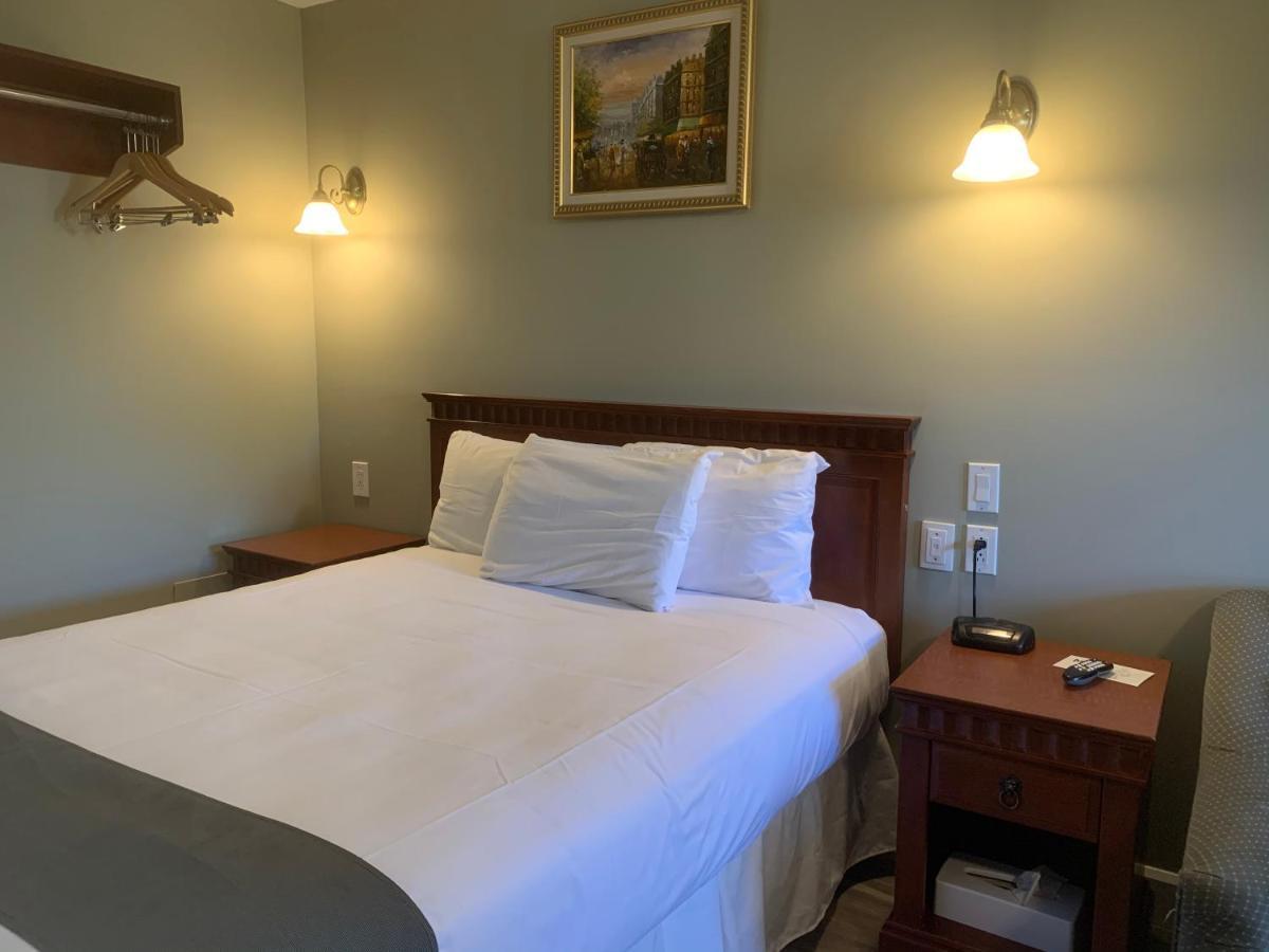 Hotel And Suites Les Laurentides Saint-Sauveur-des-Monts 外观 照片